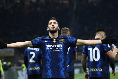 Inter Milan vs AC Milan 2h45 ngày 24/11