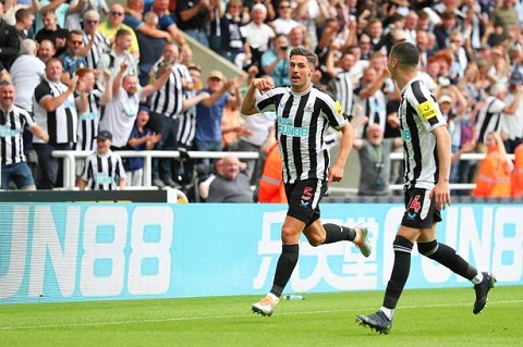 Newcastle United vs Brighton 21h ngày 2/5