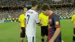 Messi và Ronaldo không thèm nhìn mặt và bắt tay nhau