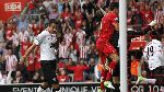 Van Persie sút trượt penalty trong sự tiếc nuối của các CĐV MU