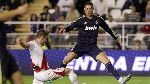 Quá điệu đà, Ronaldo sút bóng đập cột dọc trước khung thành trống